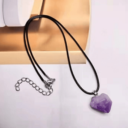 Halskette mit natürlichem, rohem Amethyst Kristallanhänger