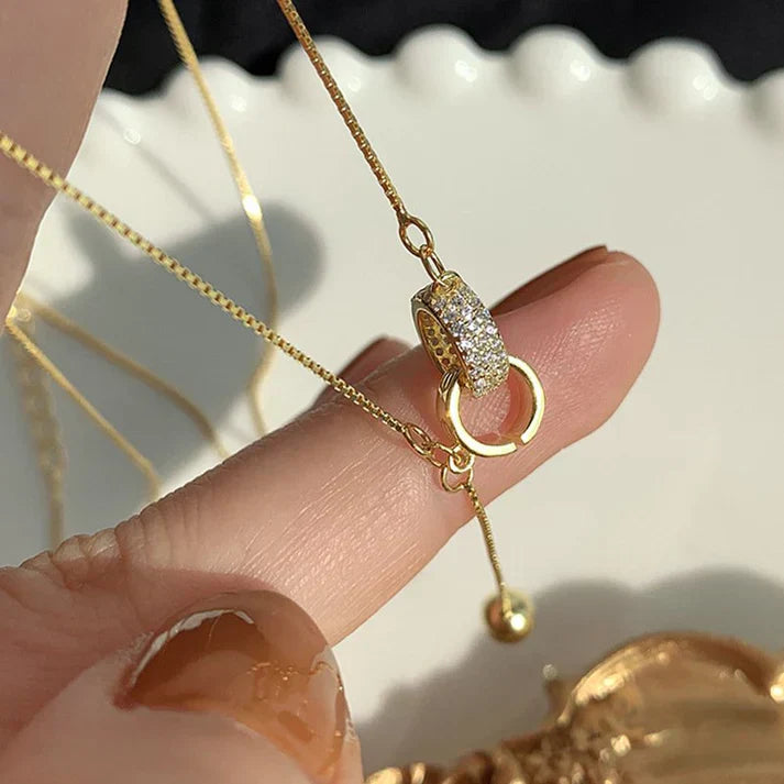 Funkelnde Zwei-Ringe-Halskette mit Zirkonia, stilvoll verstellbar