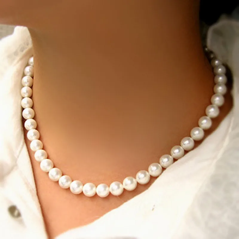 Klassische Perlenkette für zeitlose Eleganz und femininen Stil