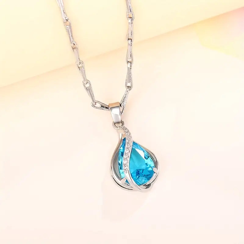 Edle Halskette mit blauem Aquamarin-Tropfen und Zirkonia-Akzenten