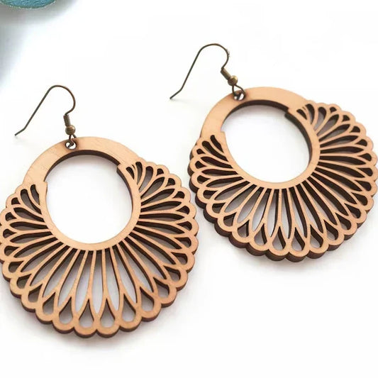 Filigrane Mandala Holzohrringe für Damen mit Bronzefarbenen Haken