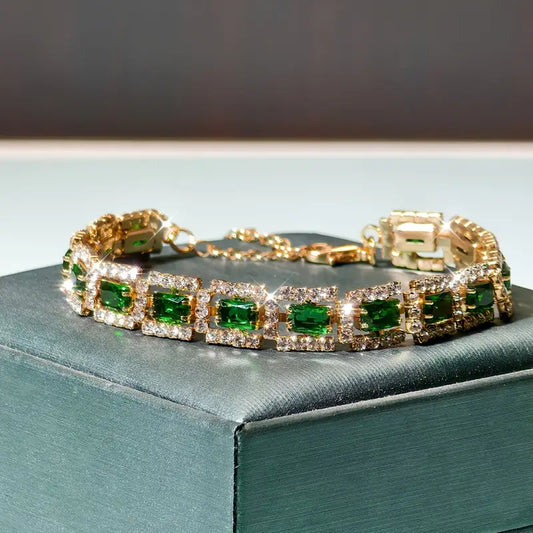 Glamouröses Armband mit Smaragdgrünen Zirkonia und funkelnden Kristallen