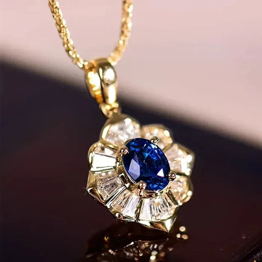 Eleganter Saphir-Anhänger mit Brillanten und zarter Kette