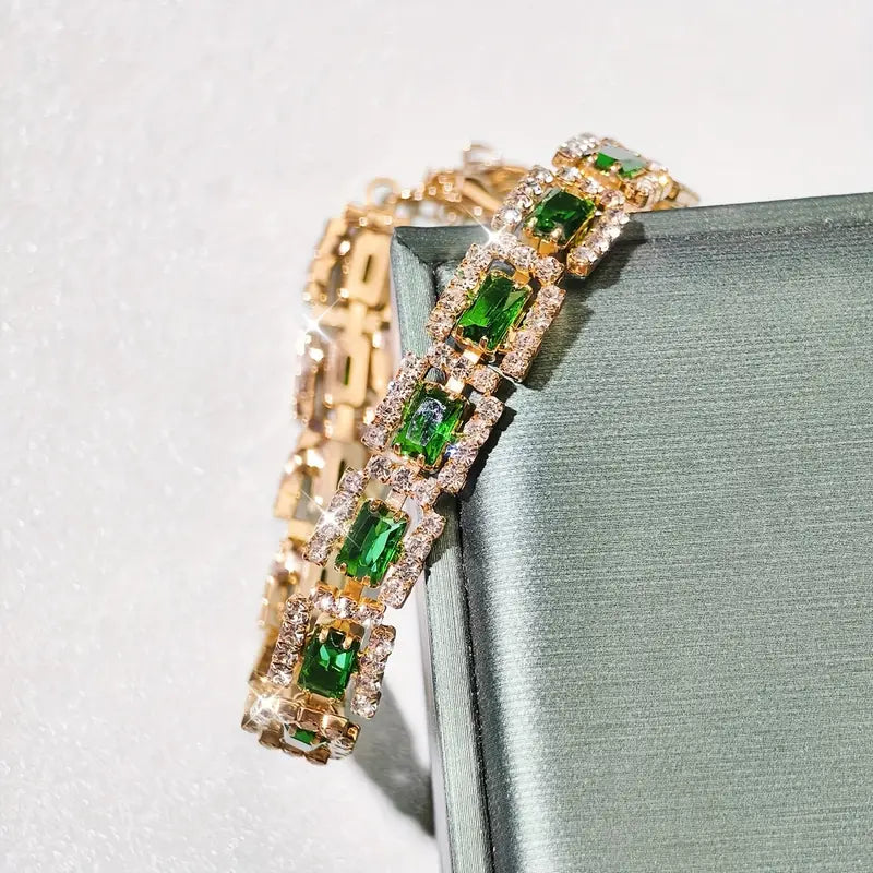 Glamouröses Armband mit Smaragdgrünen Zirkonia und funkelnden Kristallen