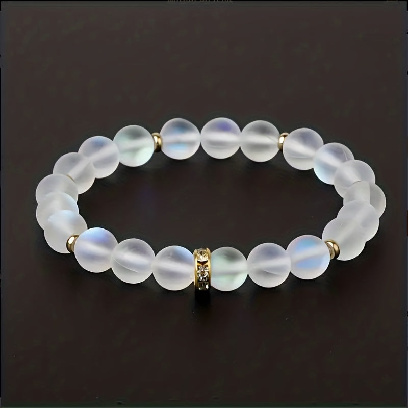 Irisierendes Mondstein-Perlenarmband mit funkelndem Zirkon-Akzent
