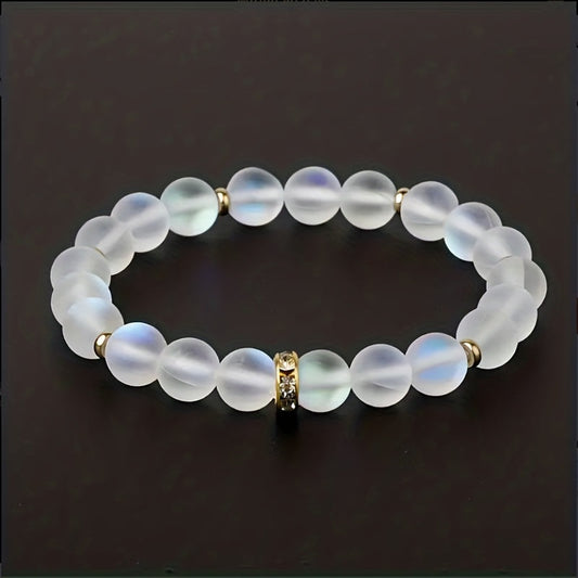Irisierendes Mondstein-Perlenarmband mit funkelndem Zirkon-Akzent