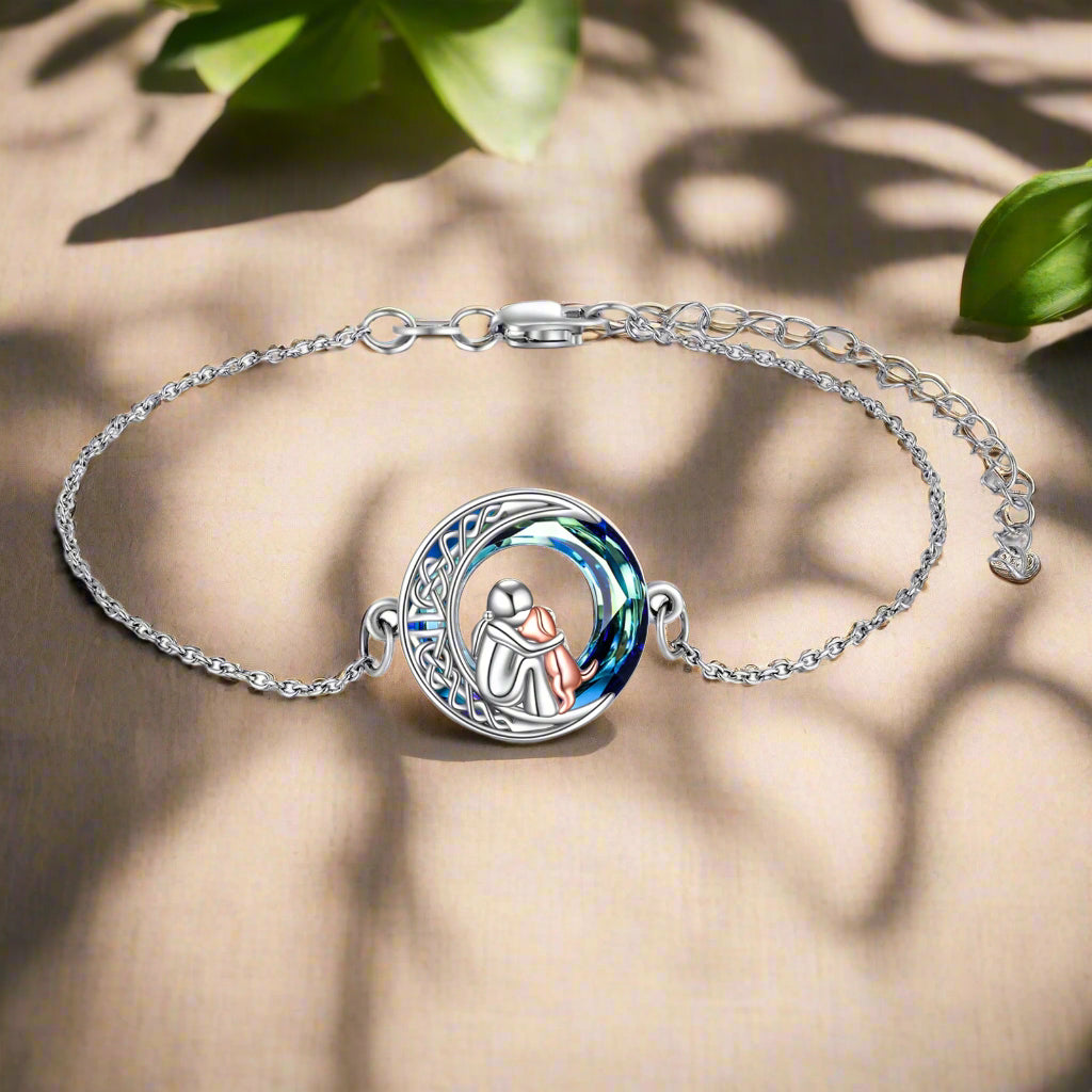 Umarmendes Mensch-Hund-Armband mit funkelndem Mondstein und Keltischem Knoten