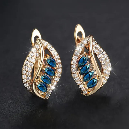 Elegante Ohrringe mit blauen Saphiren und funkelnden Zirkonia