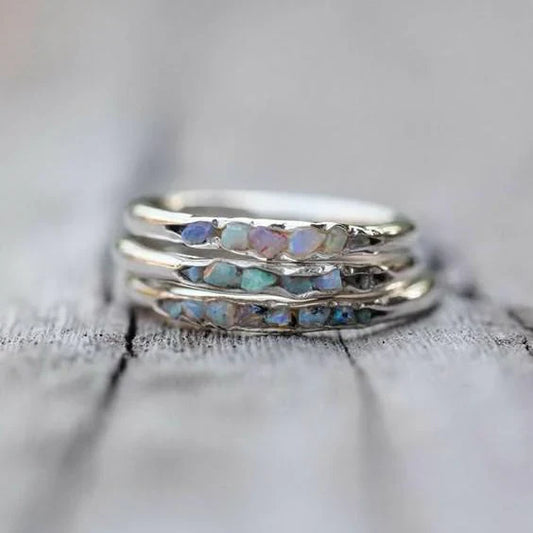 Vintage-Ring mit geschichteten blauen Steinen