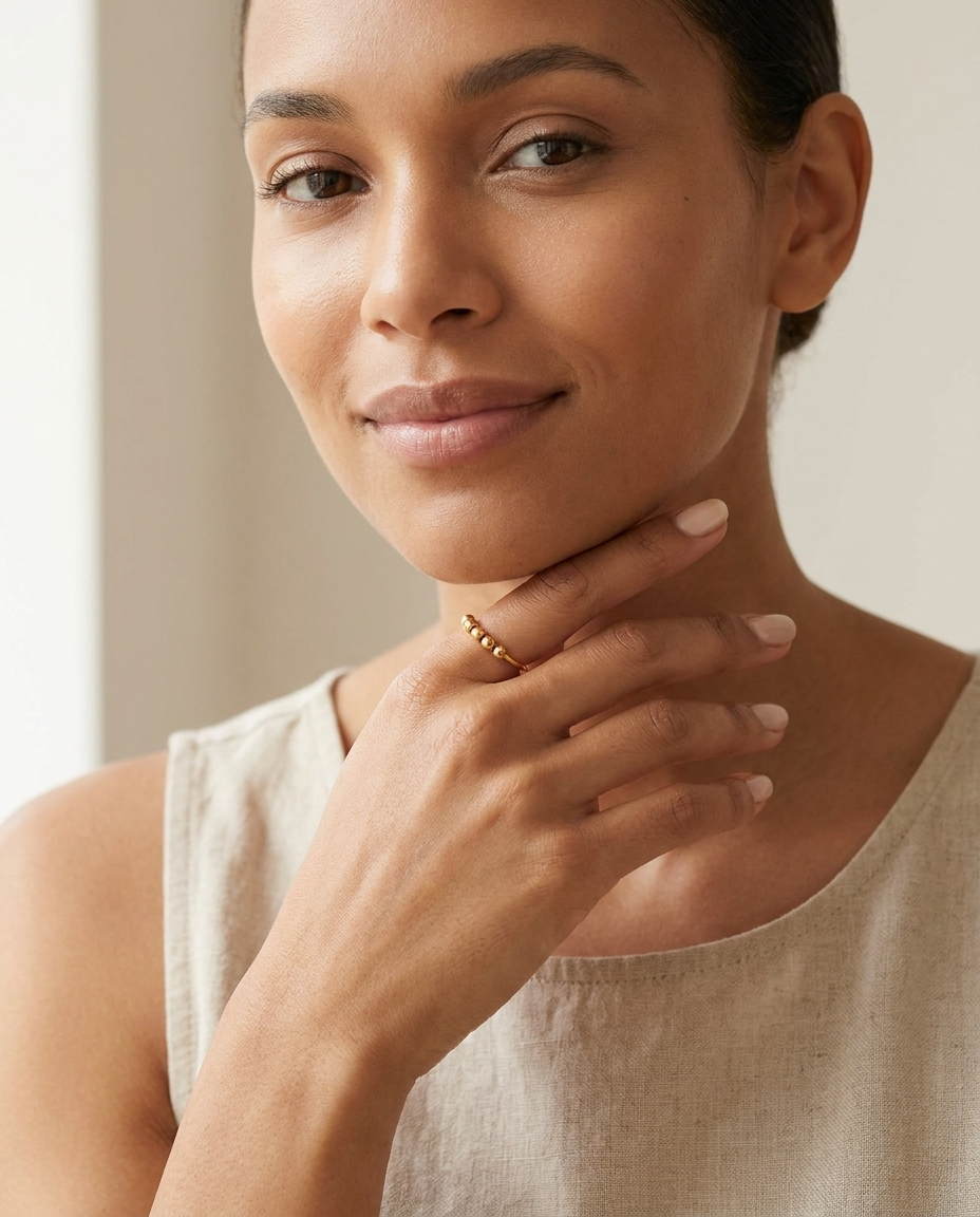 Florinda Anti-Stress Ring (Gold) - Lifestyle Portrait