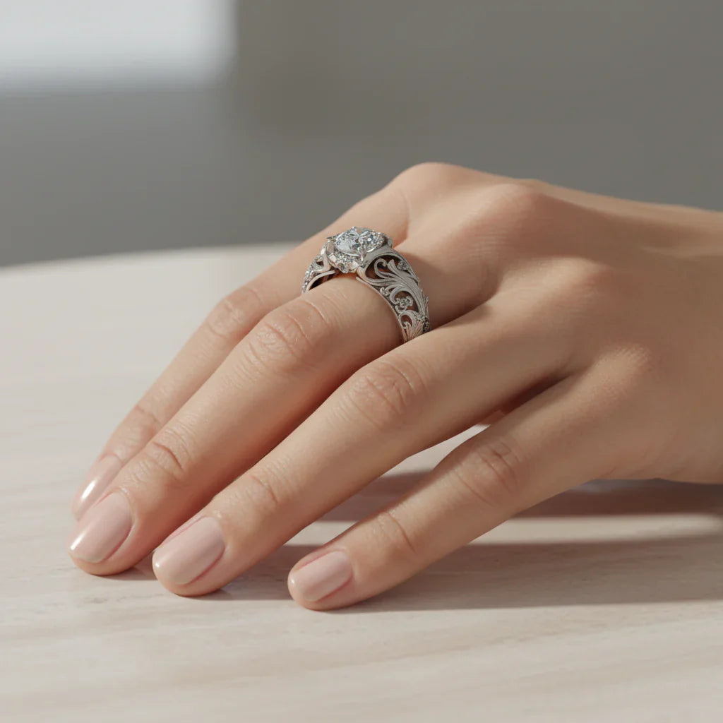 Exotischer Silberring mit Kristall