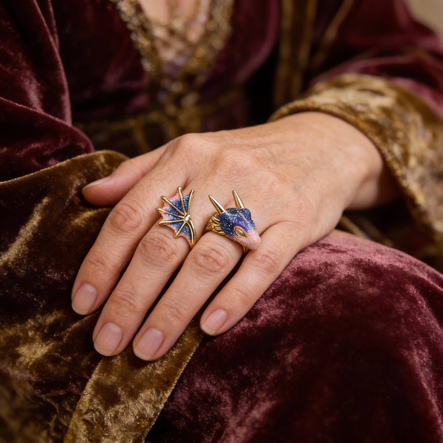 Vintage-Ring mit Schichten aus blauem Zirkon