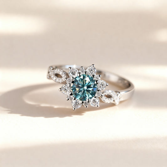 Blumenförmiger Ring mit türkisfarbenem Kristall