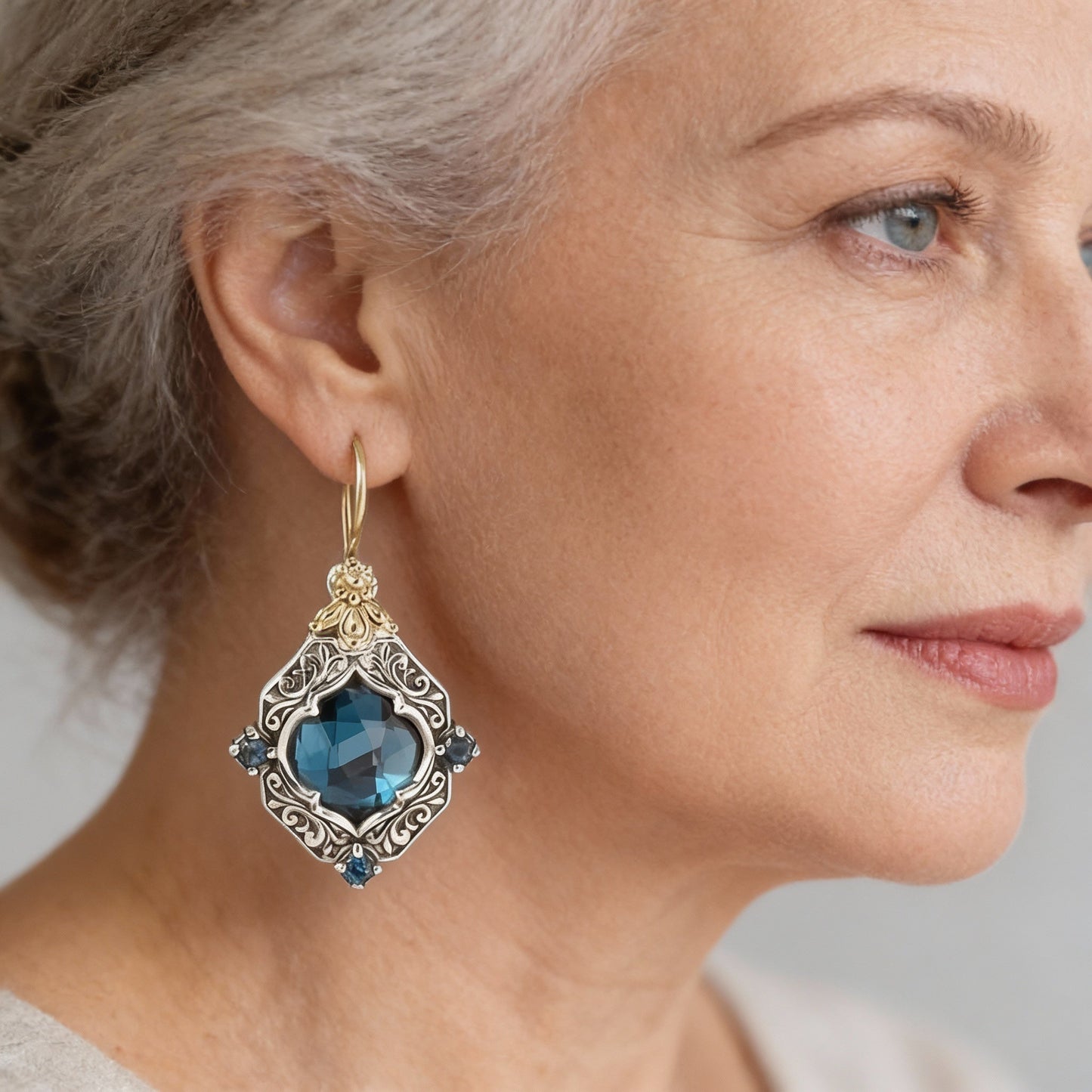Antike blaue Topas Ohrringe mit floralem Vintage Design