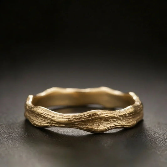 Geschmiedeter Goldring mit organischer Textur – Vintage-Band für Frauen