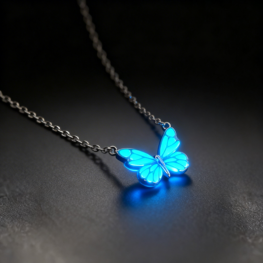 Leuchtendes Schmetterlings-Schmuckset: Halskette und Armband in Hellblau