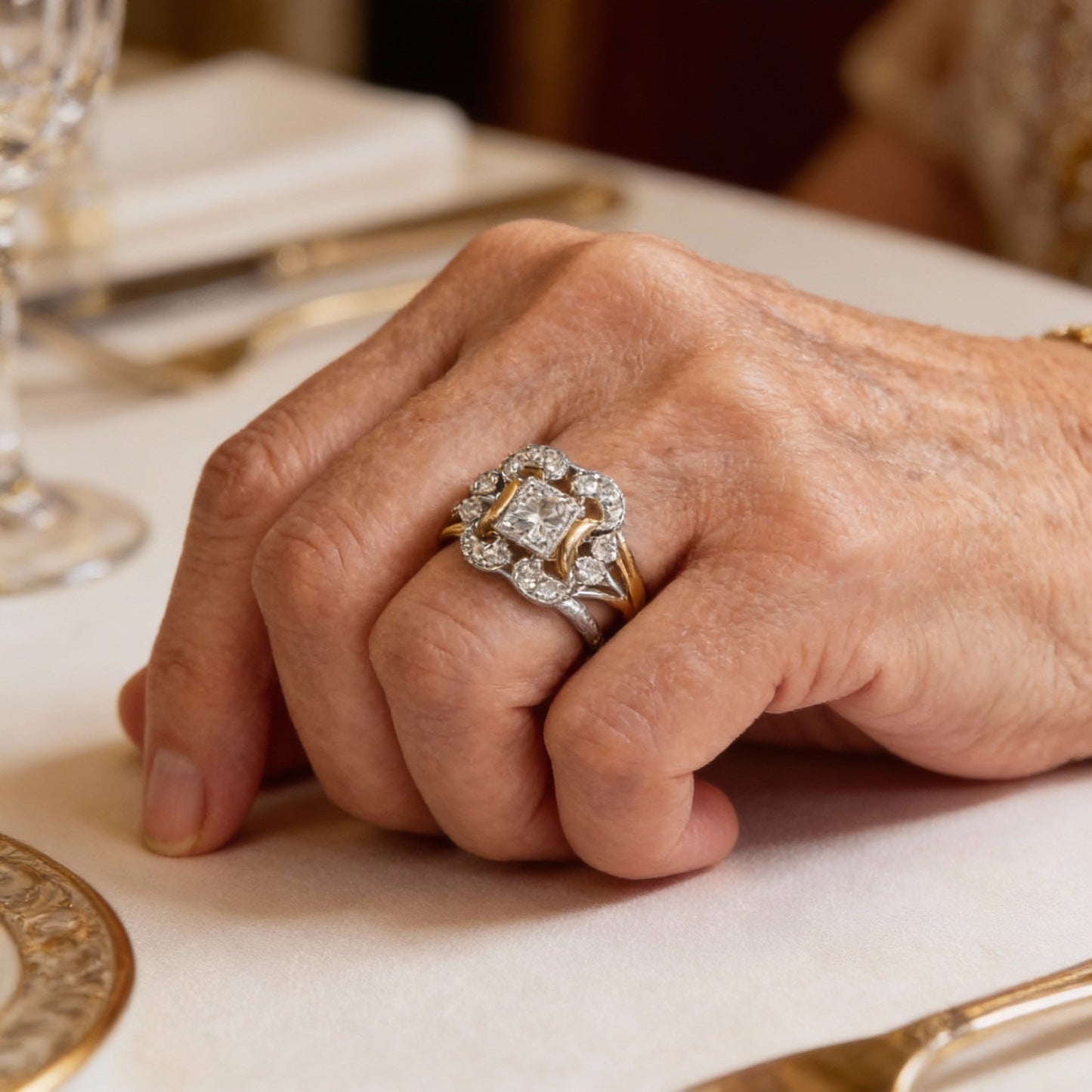 Vintage-Ring mit Zirkonia