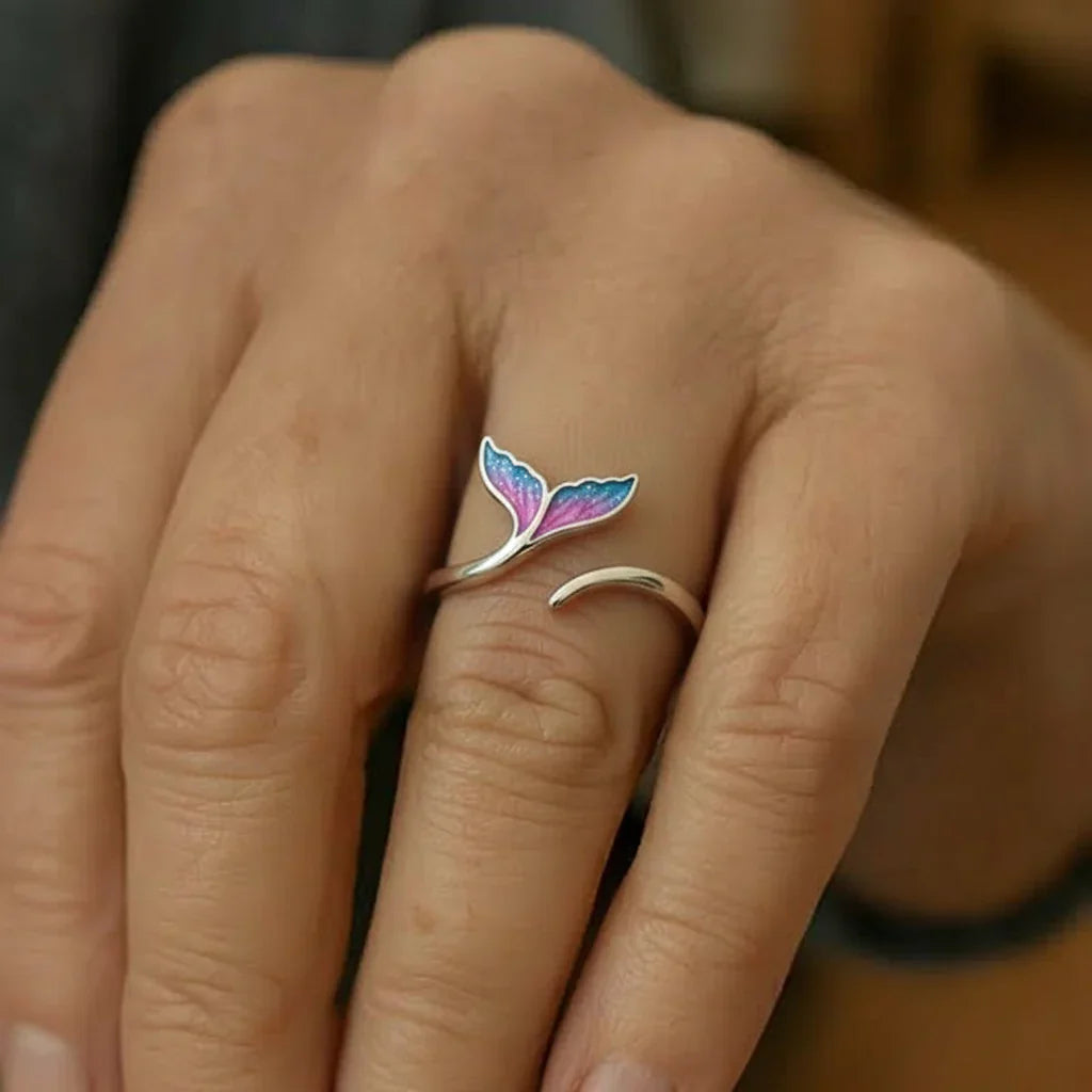 Verstellbarer Ring mit buntem Delfinschwanz