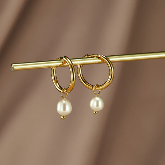 Elegante Creolen mit Süßwasserperlen – zeitloser Tropfen-Schmuck