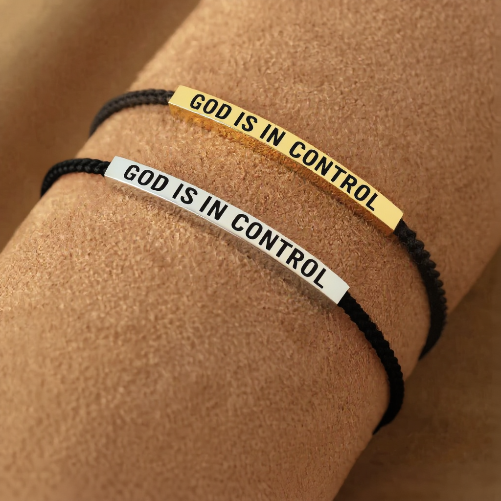 God is in Control | Motivations-Armband mit Botschaft