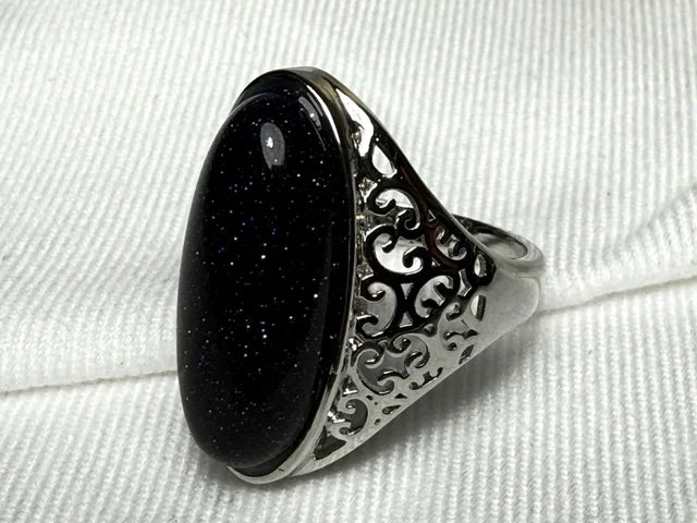 Vintage-Ring mit Zirkon-Inlay