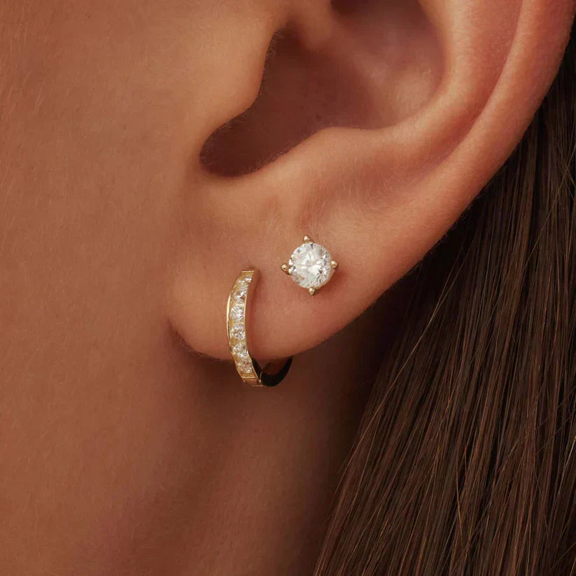 Funkelnde Zirkonia Ohrring Set mit Creolen und Stecker