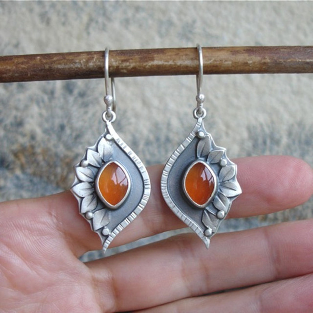 Boho Ohrringe mit Karneol Stein und floralem Design