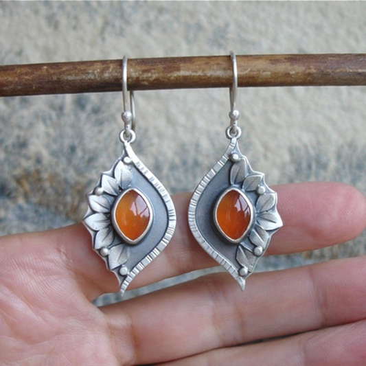 Boho Ohrringe mit Karneol Stein und floralem Design