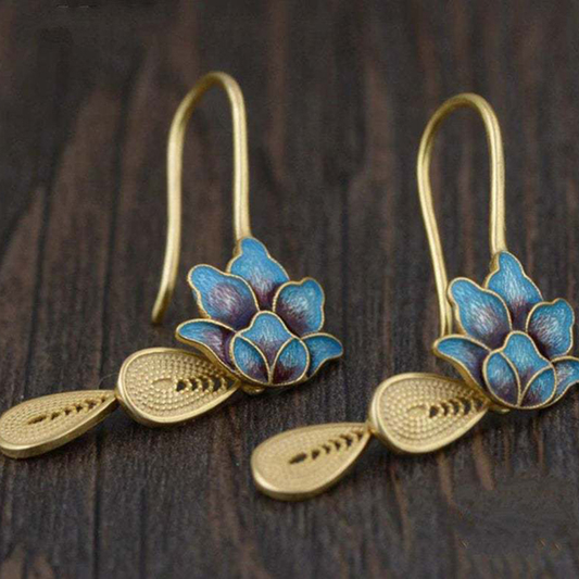 Boho Lotusblüten Ohrringe mit blauen Emaille Akzenten