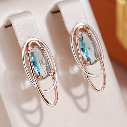 Zweifarbige Ohrstecker mit blauem Zirkon in elegantem Design