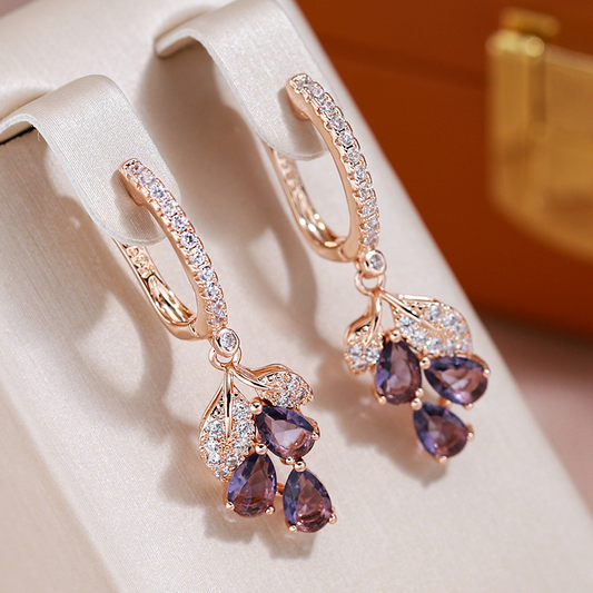 Elegante Roségoldfarbene Ohrringe mit Amethyst-Kristallen und glitzernden Zirkonia