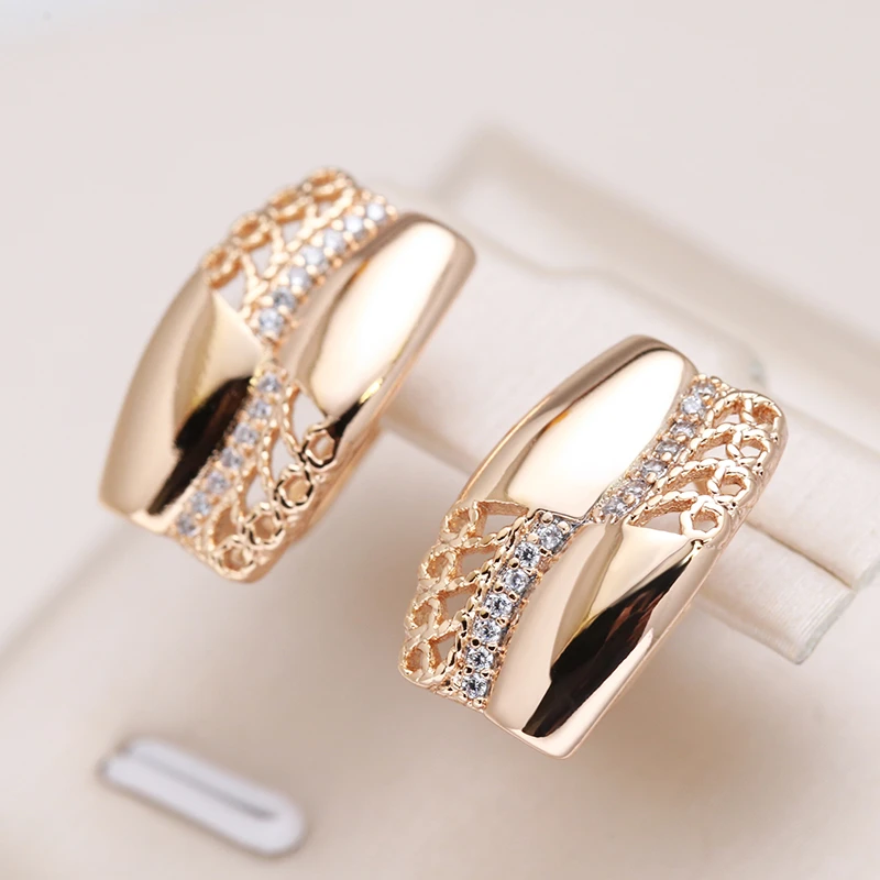 Funkelnde Zirkonia-Ohrringe mit elegantem Cut-Out Design