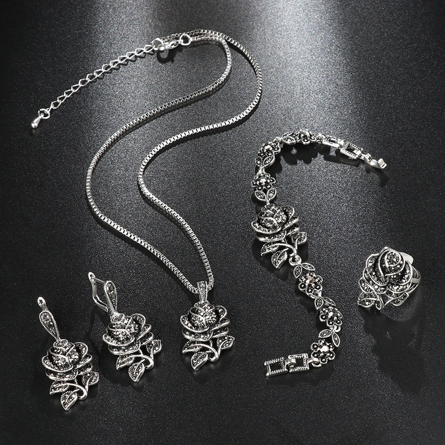 Funkelndes Vintage Rosen Schmuckset mit Ketten, Armband, Ohrringen und Ring