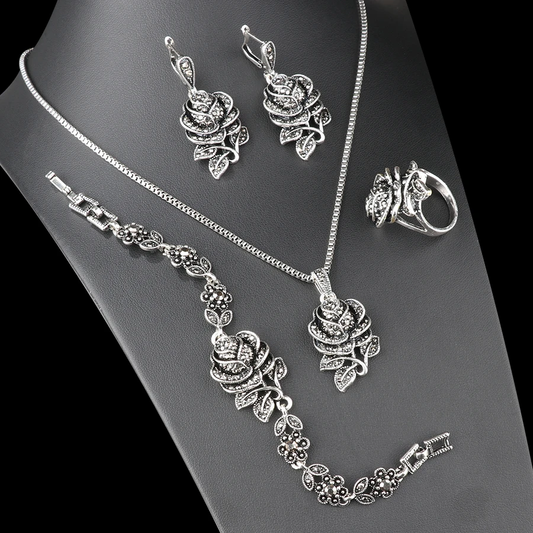 Funkelndes Vintage Rosen Schmuckset mit Ketten, Armband, Ohrringen und Ring