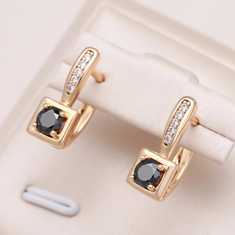 Elegante Ohrringe mit schwarzem Zirkon und glänzenden Steinen