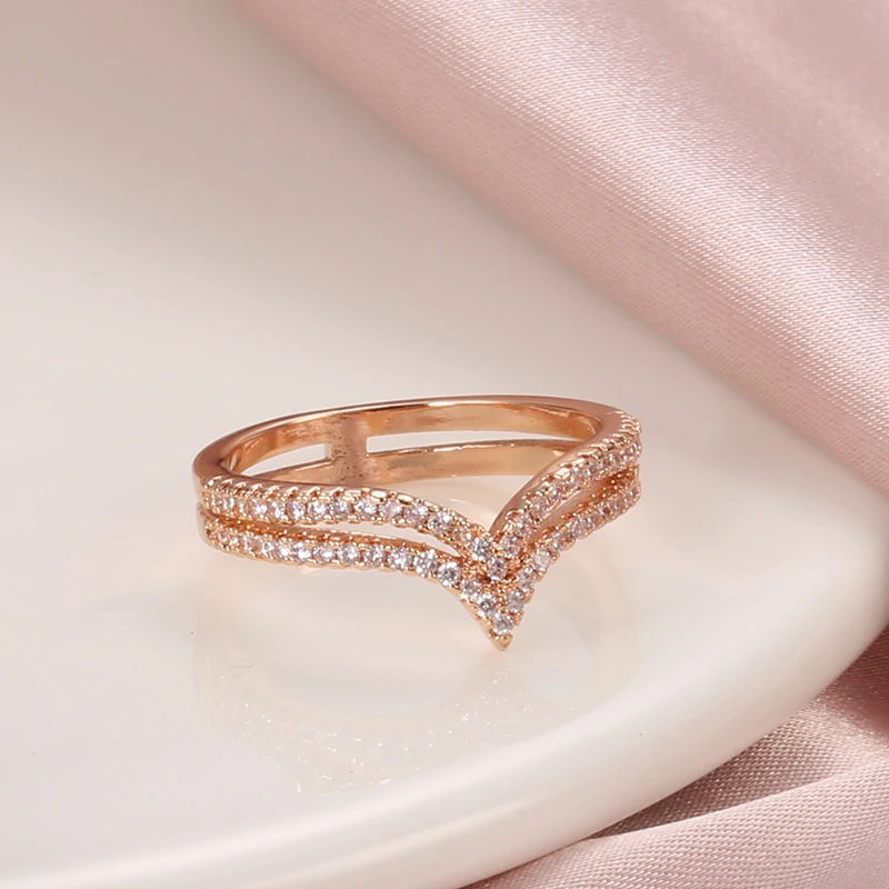Glänzender eleganter Ring