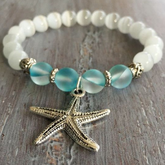 Maritimes Armband mit Seestern-Anhänger und blauen Glasperlen