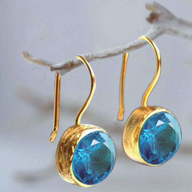Funkelnde Vintage Ohrringe mit strahlend blauen Zirkonia Steinen