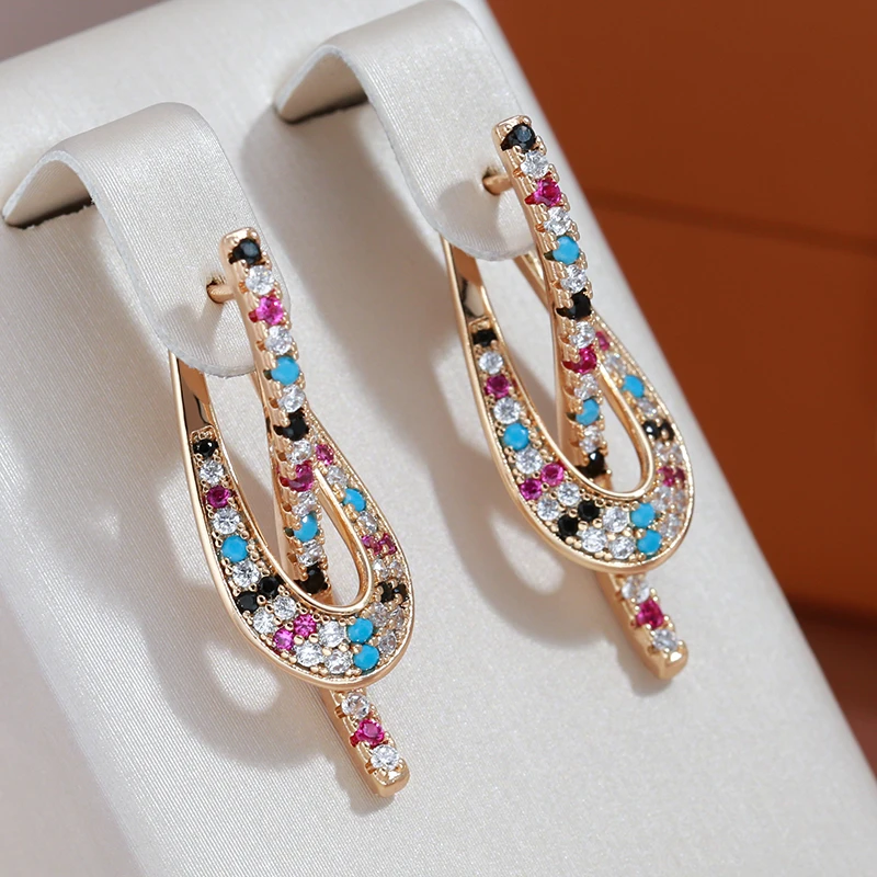 Elegante Ohrringe mit bunten Zirkonia-Steinen im modernen Design