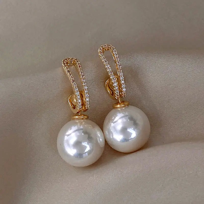 Elegante Perlenohrringe mit funkelnden Zirkonia-Kristallen für Frauen