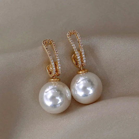 Elegante Perlenohrringe mit funkelnden Zirkonia-Kristallen für Frauen