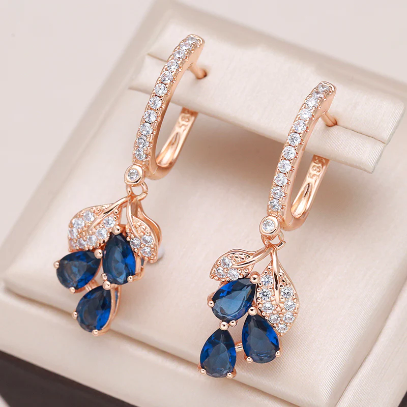 Elegante Ohrringe mit blauen Tropfen-Kristallen und funkelnden Zirkonia