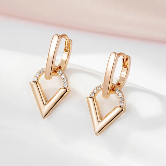 Elegante Hängeohrringe mit Zirkonia-Pavé im V-Form Design