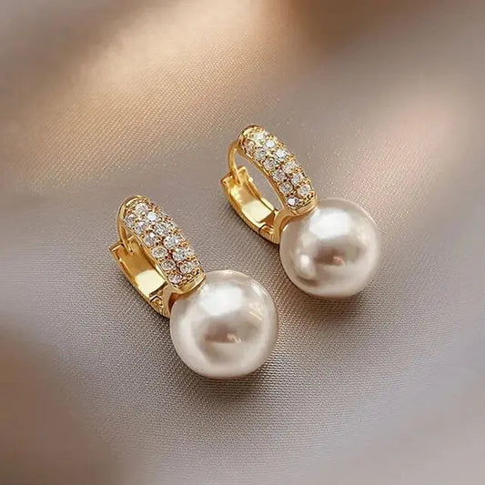 Elegante Perlen Ohrringe mit funkelnden Zirkonia und stilvollem Design