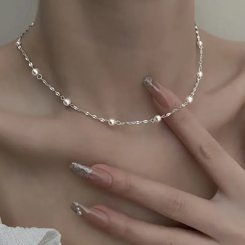 Elegante Gliederkette mit zarten Süßwasserperlen für besondere Momente