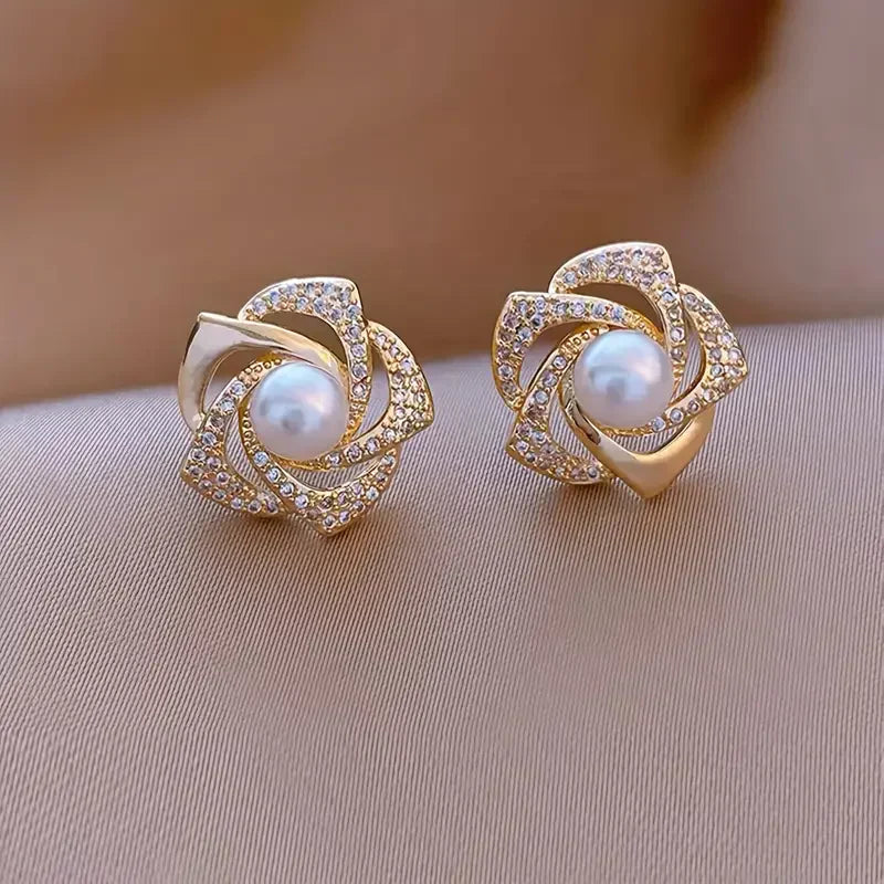 Edle Perlen-Spiralohrringe mit funkelnden Zirkonia-Details für Damen