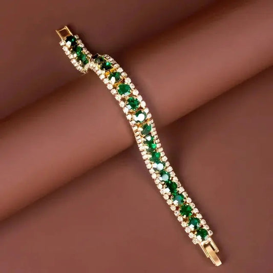 Glitzerndes Tennisarmband mit ovalen grünen Zirkonia Steinen