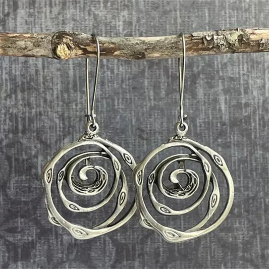 Wunderschöne spiralförmige Ohrringe im Labyrinth-Design