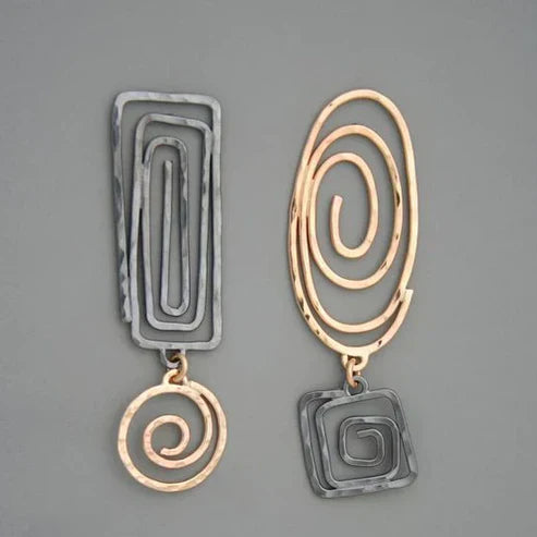 Moderne zweifarbige Geometrische Spiral-Ohrringe mit Hammerschlag-Finish
