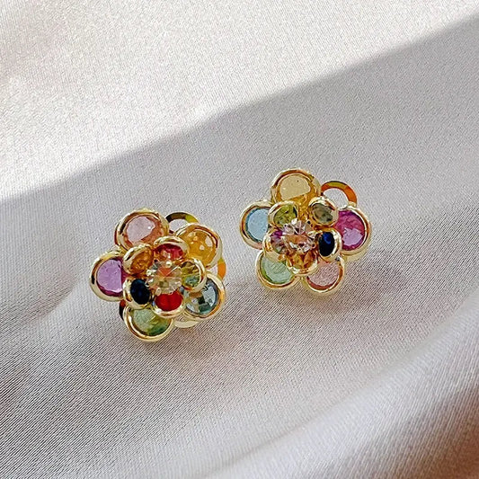 Bunte Blumen-Ohrstecker mit funkelnden Kristallen